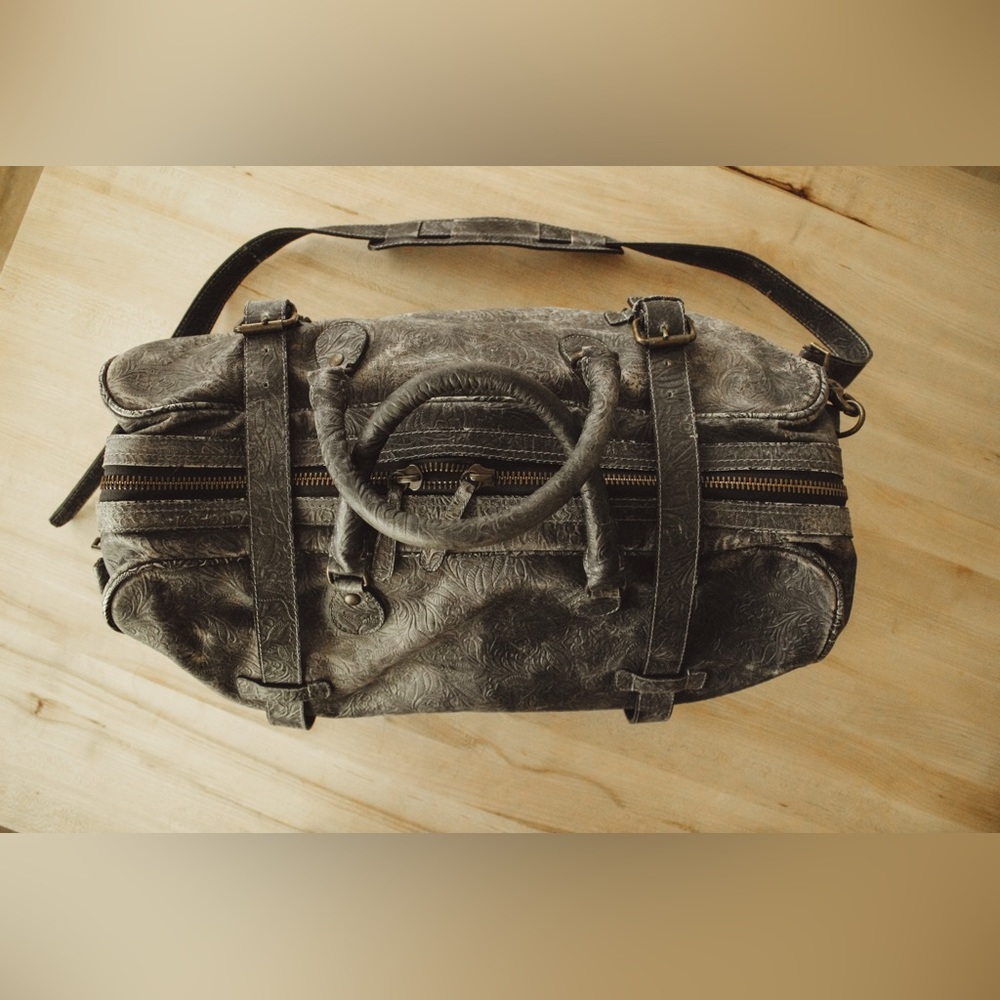 La Condesa Solid Leather Bag